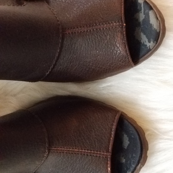 BCBG Brown Peep Toe Mules - Picture 4 of 6